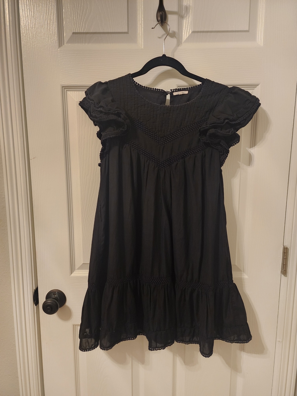 Tularosa Black Ruffle-Sleeve Tiered Casual Babydoll Dress